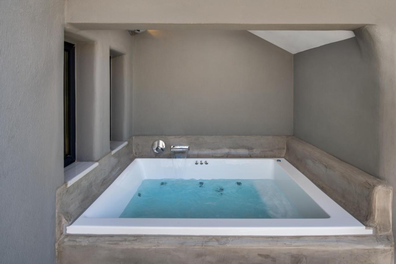 Christianna & George Luxury Hot Tub Apartment サントリーニ エクステリア 写真